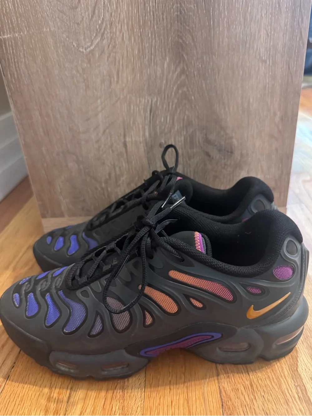 Nike Air Max Black Athletic Sneakers with Purple Accents